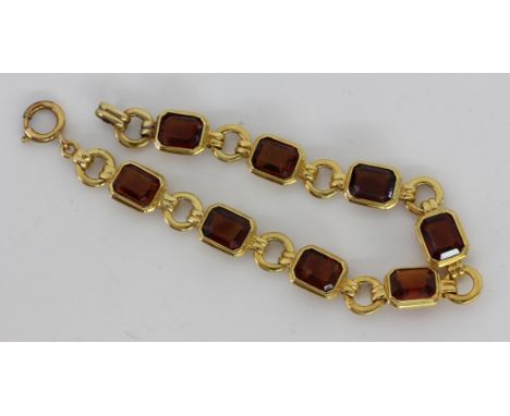 ARMBANDSilber vergoldet mit 8 Madeiracitrinen. L.18,5cm.   A BRACELET Silver, gold-plated with 8 Madeira citrines. 18.5 cm lo