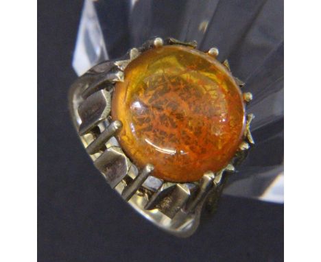 DAMENRING 333/000 Gelbgold mit Bernstein. Ringgr. 54, Brutto ca. 3,8g   A LADIES RING 333/000 yellow gold with amber. Ring si