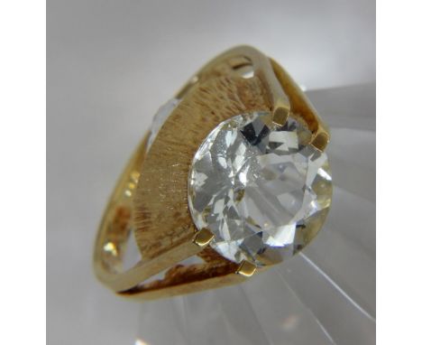 DAMENRING585/000 Gelbgold mit Aquamarin. Ringgr. 57/58. Brutto ca. 4,9g.   A LADIES RING 585/000 yellow gold with aquamarine.