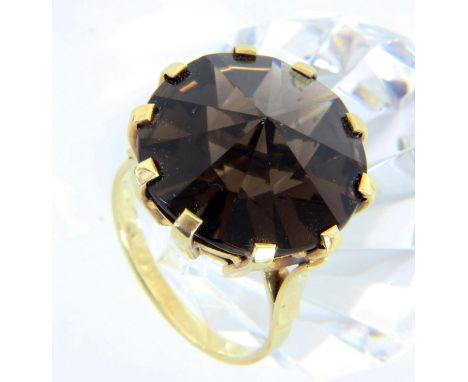 DAMENRING585/000 Gelbgold mit Rauchtopas. Ringgr. 57/58. Brutto ca. 9,8g.   A LADIES RING 585/000 yellow gold with smoky topa