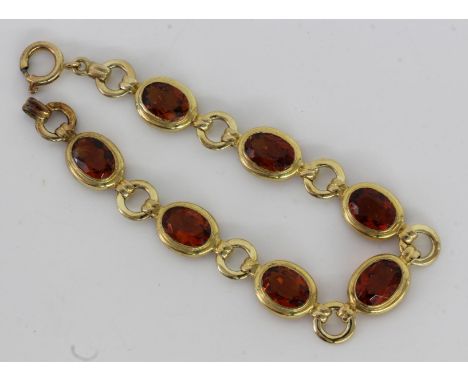 ARMBANDSilber vergoldet mit 7 Madeiracitrinen. L.19cm.   A BRACELET Silver, gold-plated with 7 Madeira citrines. 19 cm long. 