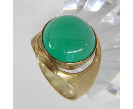 DAMENRING585/000 Gelbgold mit Chrysopras. Ringgr. 58. Brutto ca. 5,5g.   A LADIES RING 585/000 yellow gold with chrysoprase. 