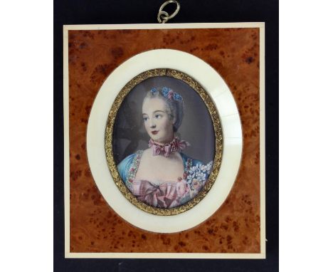 MINIATURMarquise de Pompadour. Farbig auf fossilem Elfenbein gemalt, mit Rahmen. 10x11,5cmA MINIATURE Marquise de Pompadour. 
