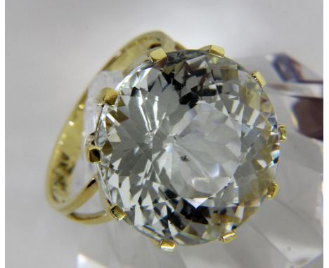 DAMENRING585/000 Gelbgold mit Aquamarin. Ringgr. 57. Brutto ca. 9,4g.   A LADIES RING 585/000 yellow gold with aquamarine. Ri