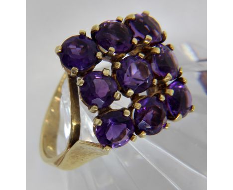 DAMENRING585/000 Gelbgold mit 9 Amethysten. Ringgr. 53. Brutto ca. 5,7g.   A LADIES RING 585/000 yellow gold with 9 amethysts