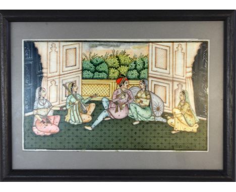 HAREMSSZENEIndien vor 1945 Auf Elfenbein gemalte Miniatur. Indischer Mogul mit 4 Frauen in einem Palastzimmer. 9x15cm, Ra.   
