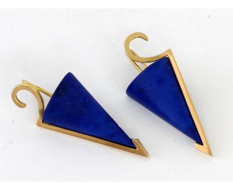 PAAR DESIGNER-OHRHÄNGER750/000 Gelbgold mit Lapislazuli. L.50mm   A PAIR OF DESIGNER DROP EARRINGS 750/000 yellow gold with l