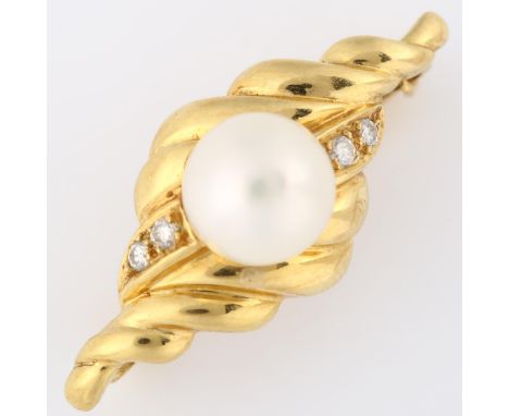 An 18ct gold pearl and diamond bolo tie clasp/slide, maker's marks GDM, import hallmarks London 1986, length 28.5mm, 5.5gNo d