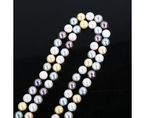 A vari-hue cultured pearl necklace, bead diameter 7.7mm, necklace length 66cm, 55.3gNo damage or repairs 