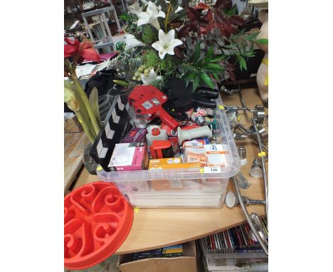 A SELECTION OF ASSORTED ITEMS TO INCLUDE FLORAL DISPLAYS, LIGHTING ETC