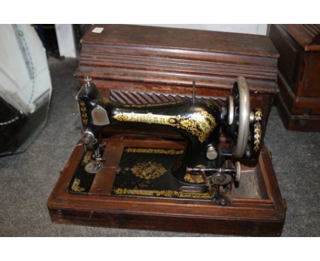 A CASED VINTAGE SINGER SEWING MACHINE