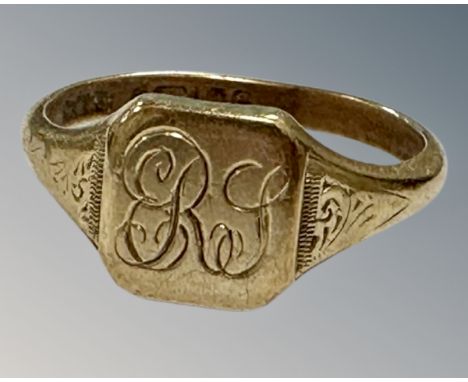 A 9ct gold signet ring with initials 'R J', size M½, 2.9g