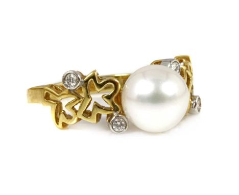 A Continental gold cultured pearl and diamond ring,with a single 7.9mm cultured pearl, peg set to the centre, open leaves to 