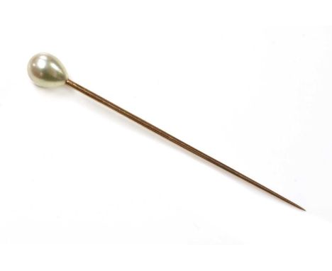 A single stone pearl stick pin,with a drop-shaped pearl, peg set to a plain pin. Tested as approximately 9ct gold. Pearl unte