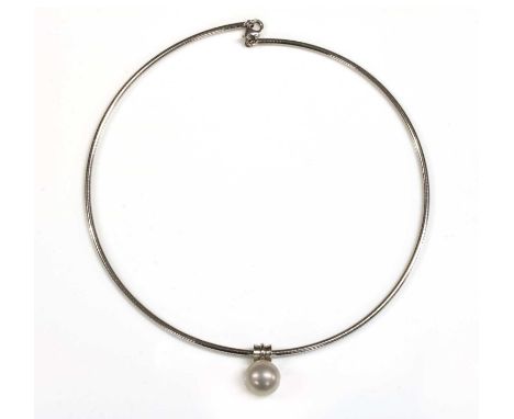 A white gold single stone cultured South Sea pearl pendant by Linneys, Australia, with a 13.50mm cultured South Sea pearl, pe