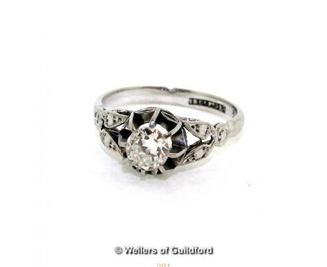 A 18ct White Gold Ladies Solitaire Diamond Ring, open shoulders, approx 0.50ct,Ring size-M 4g