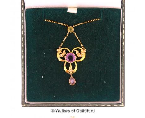 9ct yellow gold victorian amethyst,pearl,peridot necklace, length of necklace measures 16inches 4.6g
