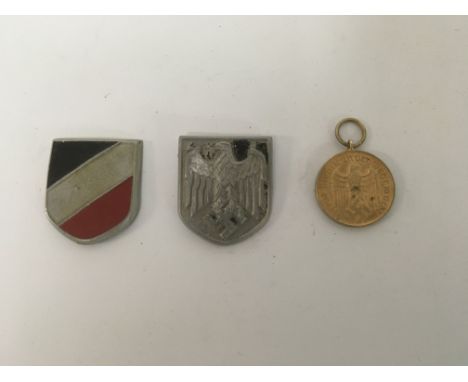 German LS&amp;GC medal and Pith helmet shields