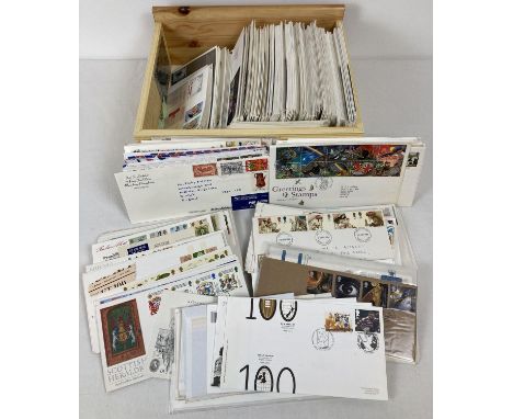 A collection of assorted vintage and modern First Day Covers. 