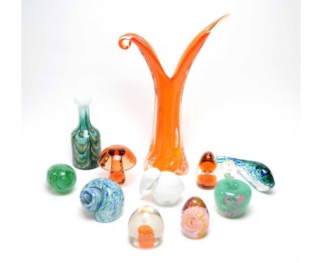 A selection of art glass ware, including: a Wedgwood glass elephant paperweight; a Caithness ‘Effervescence’ glass egg; a Cai