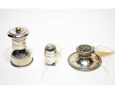 An Edwardian silver inkwell, by Cohen &amp; Charles, Birmingham, 1908, the hinged lid with inset tortoiseshell roundel with s