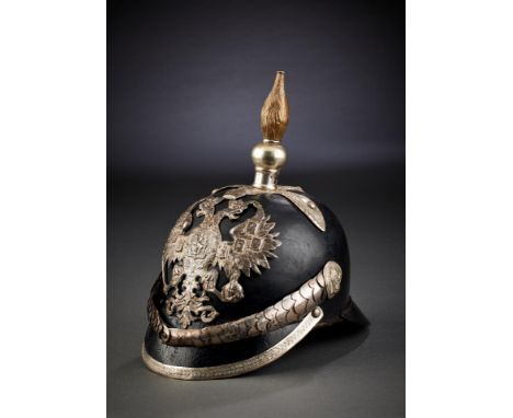 Militaria Ausland - Rußland : Russischer Generalshelm um 1860 aus der Zeit Zar Alexander II. (1855-1881)Hohe Lederglocke mit 