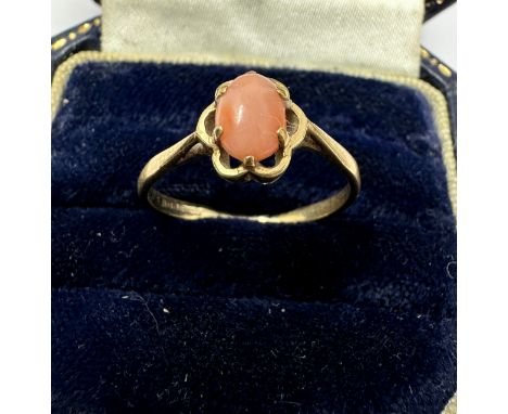 9ct Gold Coral Oval Cabochon Single Stone Ring (1.5g)