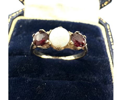 9ct Gold Vintage Opal And Garnet Set  Ring (2g)