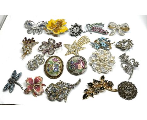 20 vintage &amp; later costume jewellery brooches etc 350g