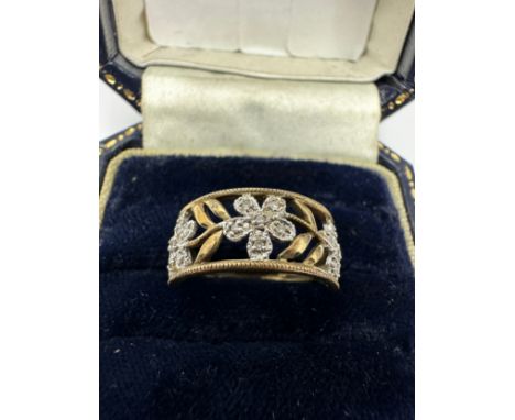 9ct Gold Diamond  Ring (2.4g)