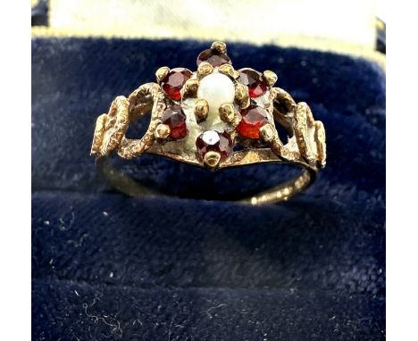 9ct Gold Garnet &amp; Seed Pearl Floral Cluster Ring (1.9g)