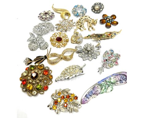 20 vintage &amp; later costume jewellery brooches etc 330g