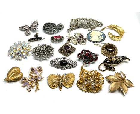 20 vintage &amp; later costume jewellery brooches etc 300g