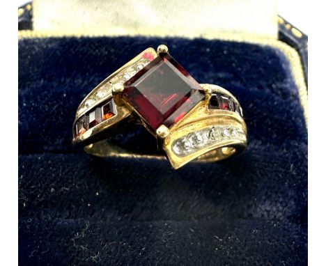 9ct Gold Vintage Diamond Accented Garnet Set Dress Ring (3.2g)