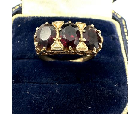 9ct Gold Garnet Three Stone Ring (3.1g)