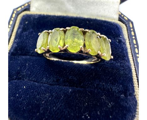 9ct Gold Peridot Five Stone Ring (2.7g)