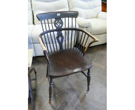 Windsor comb back elbow chair 