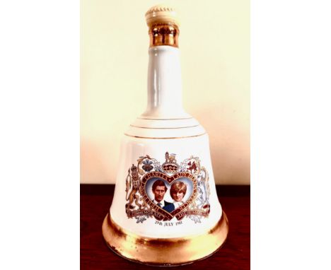 ONE WADE POTTERY FLAGON OF SCOTCH WHISKY, BELL FORM, PRINCE CHARLES AND LADY DIANA COMMEMORATIVE WEDDING 1981, UNOPENED