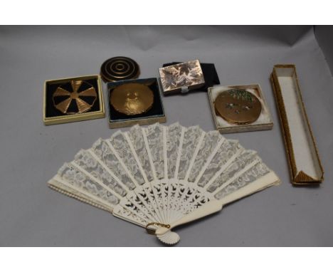 Four vintage ladies make up compacts including Stratton and a musical case.