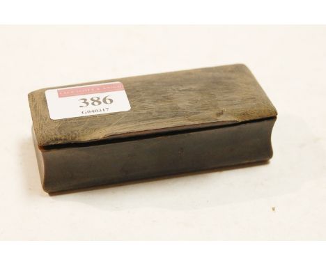 A 19th century horn snuff box with hinge cover