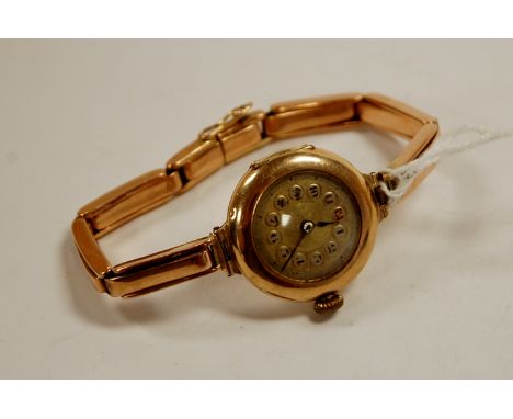 A ladies 9ct gold cased wrist watch having manual wind movement and on expanding link bracelet, gross weight 25.9g