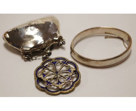 A silver ladies evening purse, a hinge bangle, and a white metal and enamel set openwork brooch (3)