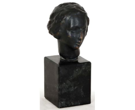JOSEF ENSELING  Coesfeld 1886 - 1957 Düsseldorf: Kleiner Frauenkopf. Bronze mit schwarzer Patina auf schwarzem marmoriertem S