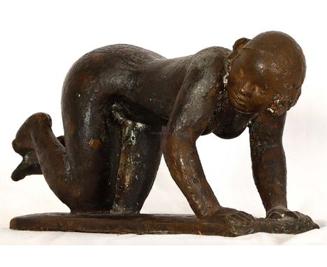 DEUTSCHER KÜNSTLER: In Erwartung. Junger weiblicher Akt auf Händen und Knien. Bronze mit graubrauner Patina. Höhe: 12 cm. Bre