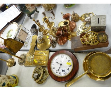 Mixed selection of vintage brass and copper ornamental ware etc