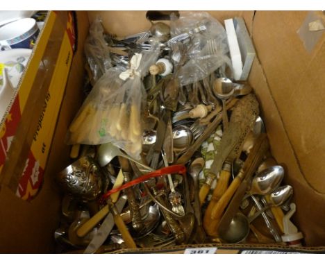 Large quantity of vintage and later cutlery etc