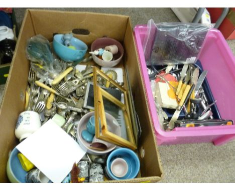 Box and a plastic crate of vintage and other cutlery etc