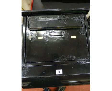 Vintage style metal postbox, no key