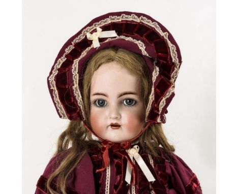 Große Mädchenpuppe    Kämmer &amp; Reinhardt.        Gemarkt "Simon &amp; Halbig / K &amp; R 68", mit "W" auf der Stirn.     