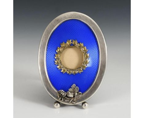 Ovaler Bilderrahmen    Wohl Carl Fabergé.        Kyrillisches Meisterzeichen/Kokoschnikmarke/84 Zolotniki gepunzt.        Ab 